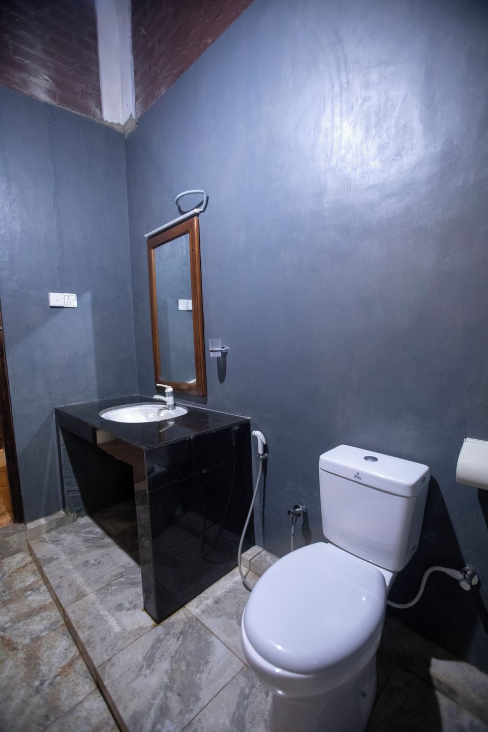 Superior Double Room, Courtyard View | Bathroom | Soap, shampoo, toilet paper