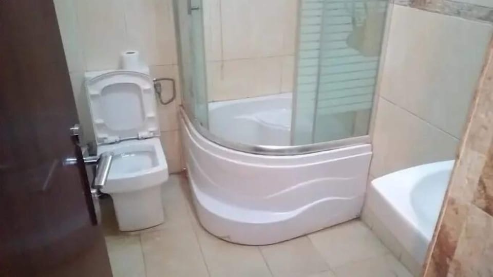 Junior Room, Balcony, City View | Bathroom | Free toiletries, hair dryer, towels, soap