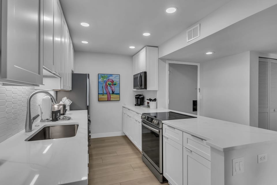 Villa, Multiple Beds, Balcony, Garden View (883 Ketch Court) | Private kitchen | Fridge, microwave, oven, stovetop
