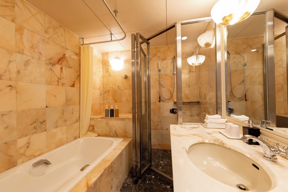 Deluxe Double Room, Corner | Bathroom | Hair dryer, slippers, towels, shampoo