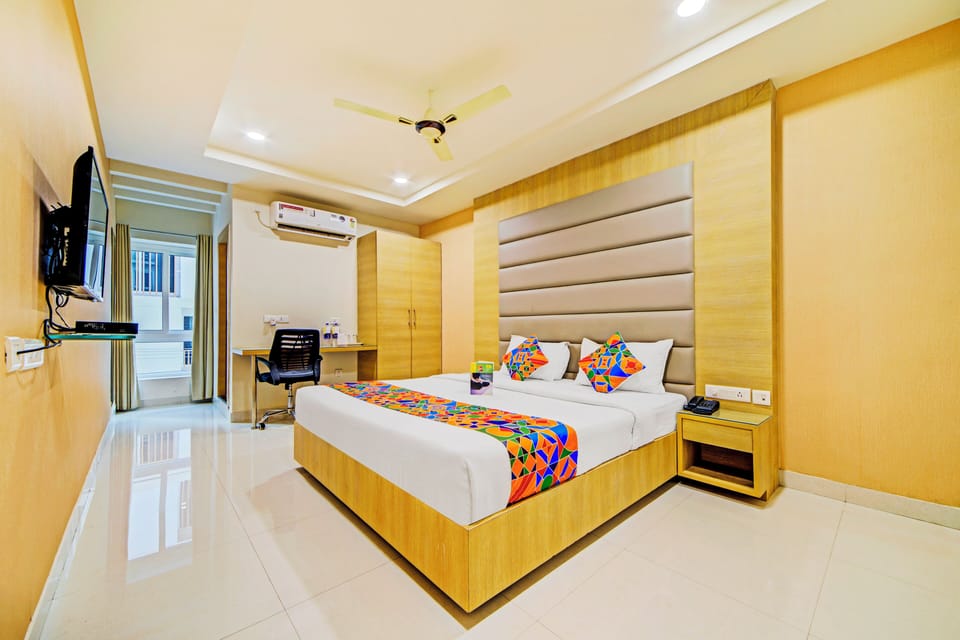 Premium Room | Egyptian cotton sheets, premium bedding, in-room safe, WiFi (free)