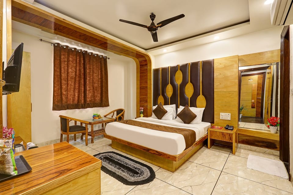 Premium Room | Egyptian cotton sheets, premium bedding, in-room safe, desk