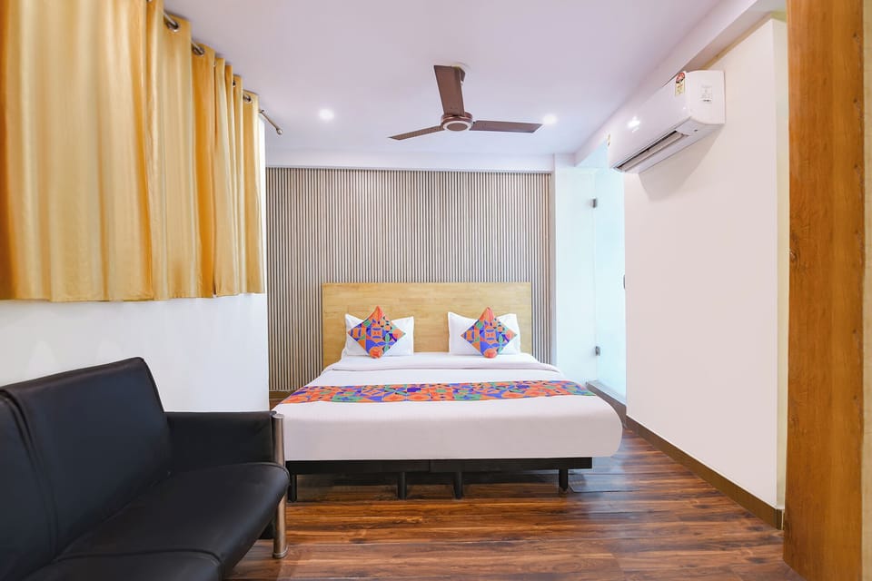 Egyptian cotton sheets, premium bedding, in-room safe, free WiFi