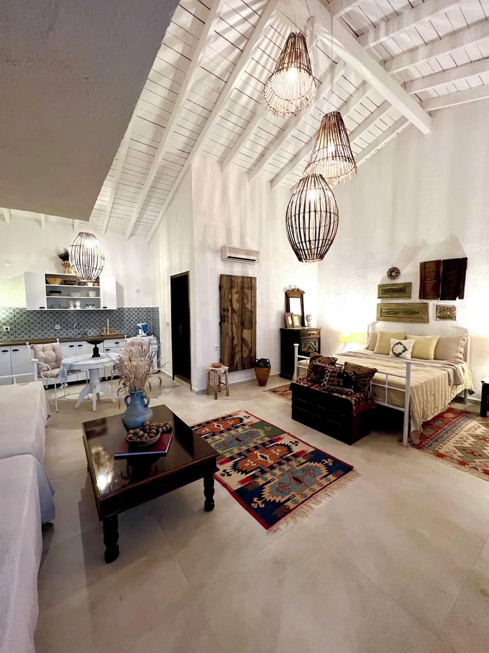 Luxury Quadruple Room, Balcony, Hill View | Individually decorated, individually furnished, iron/ironing board