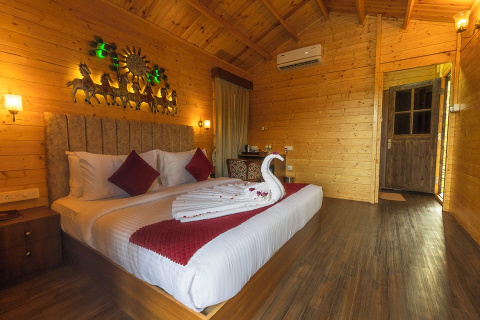 Premium Room with Pool View | Hypo-allergenic bedding available, blackout drapes