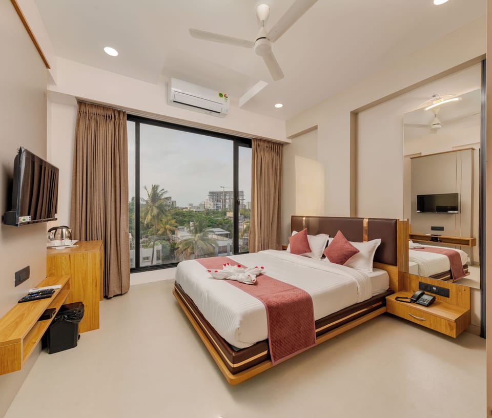 Deluxe Room AC | Soundproofing, free WiFi, bed sheets