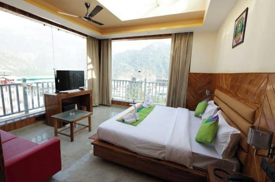 Deluxe Room | Desk, laptop workspace, soundproofing, free WiFi