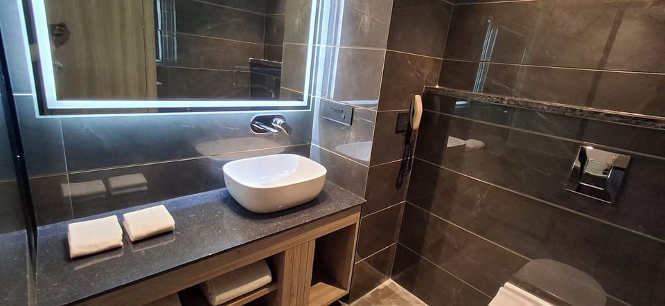 Double Room, Non Smoking, Air conditioning | Bathroom | Shower, hair dryer, slippers, towels