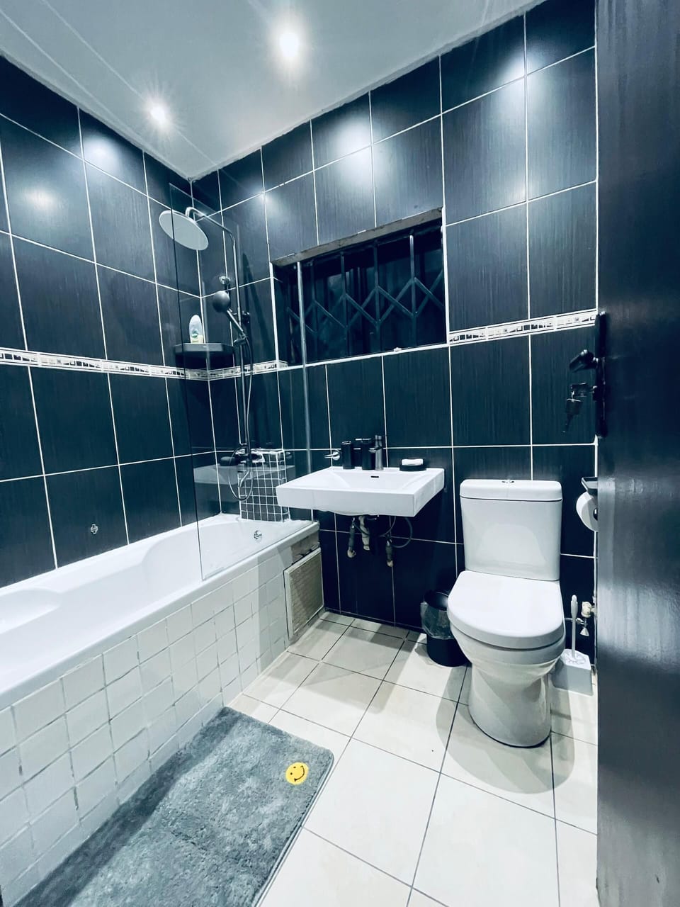 Deluxe House, 2 Bedrooms, Kitchen | Bathroom