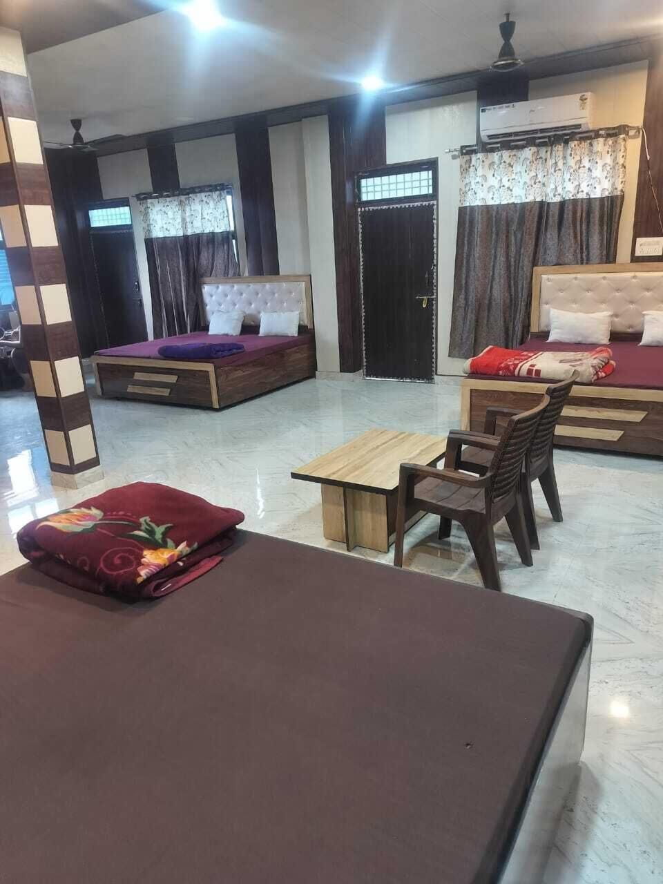 Classic Quadruple Room | Desk, laptop workspace, soundproofing, iron/ironing board