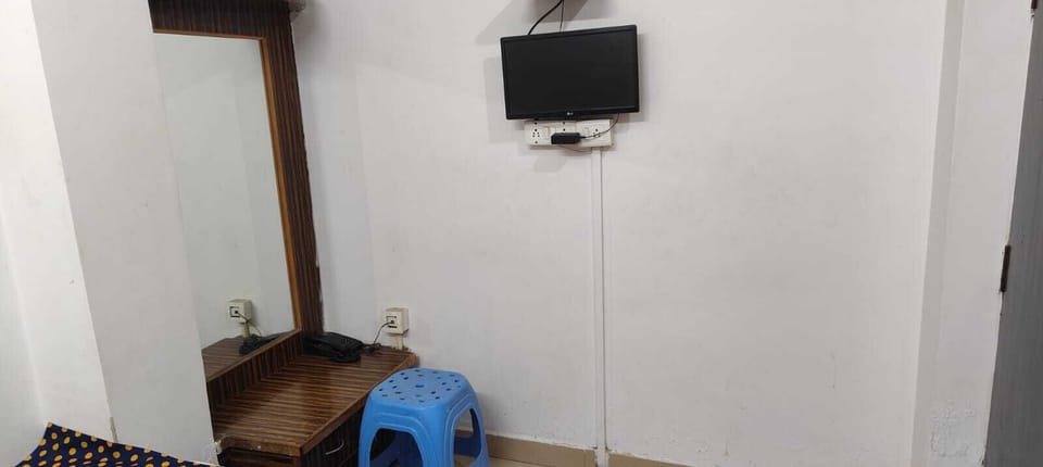 Standard Room | Desk, laptop workspace, free WiFi