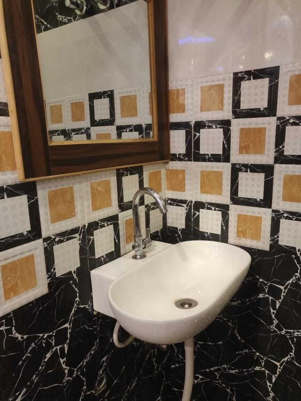 Standard Room | Bathroom | Shower, free toiletries, towels