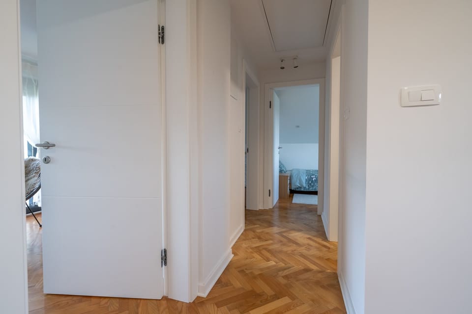 House | 3 bedrooms, desk