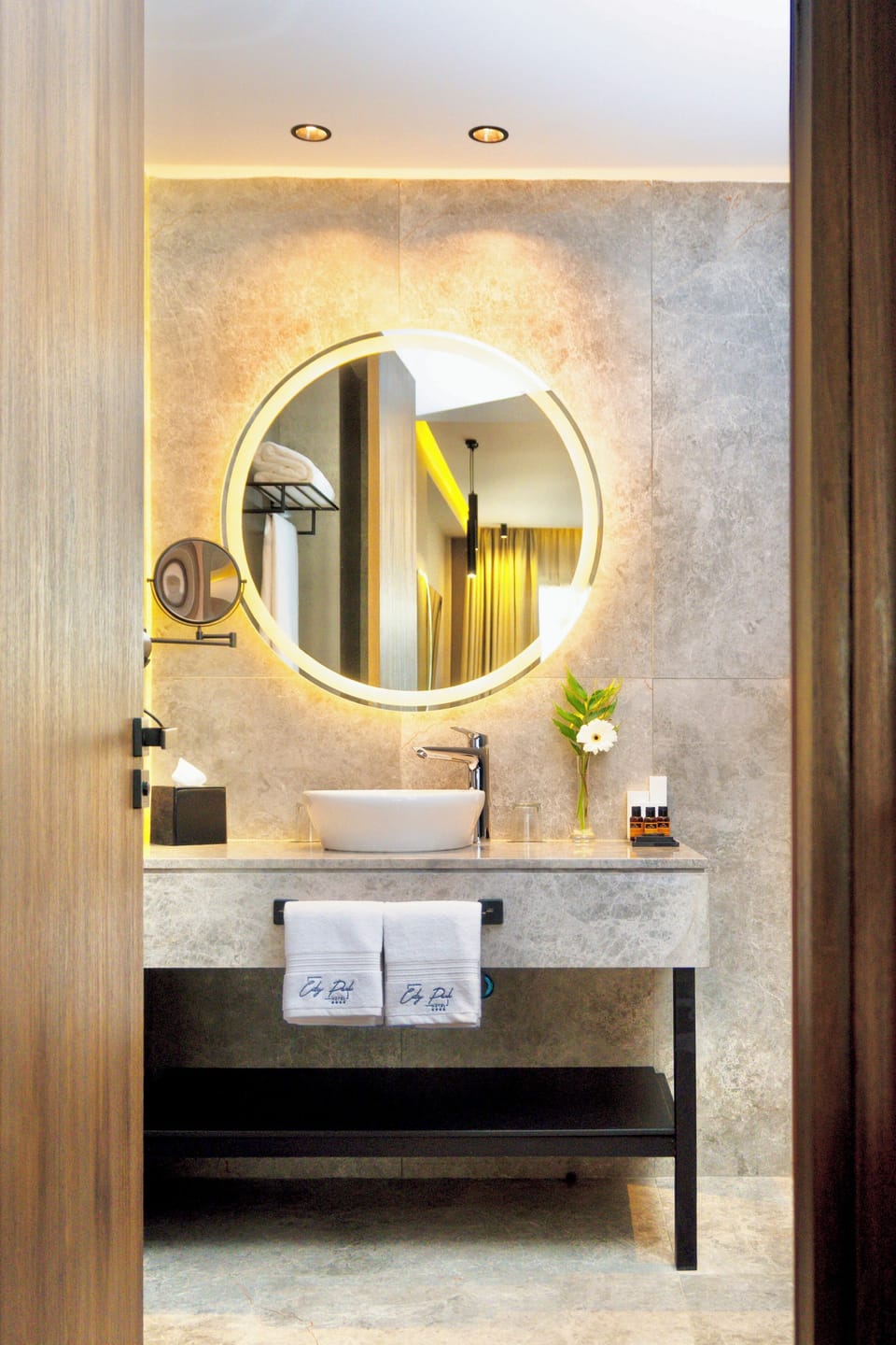 Classic Suite, Balcony | In-room safe, blackout drapes, soundproofing, iron/ironing board