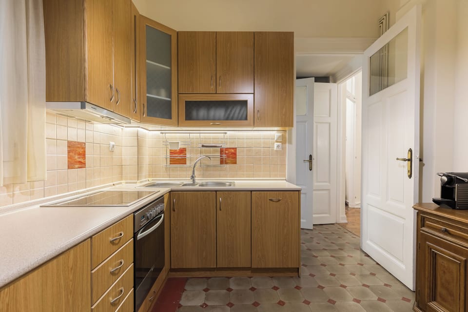 Apartment, 3 Bedrooms, Pets Allowed | Private kitchen | Espresso maker, electric kettle, toaster