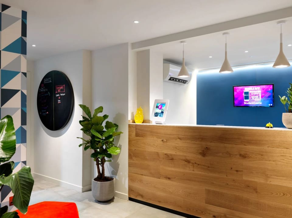 Concierge desk