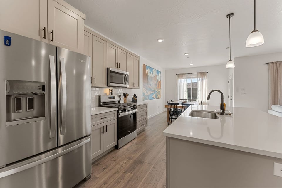 Townhome, 4 Bedrooms | Private kitchen | Fridge, oven, coffee/tea maker, electric kettle