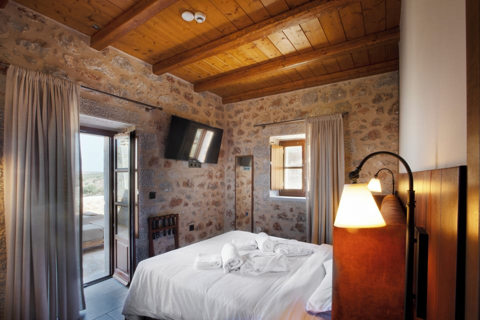 Anemos Tower Suite | In-room safe, desk, blackout drapes, soundproofing
