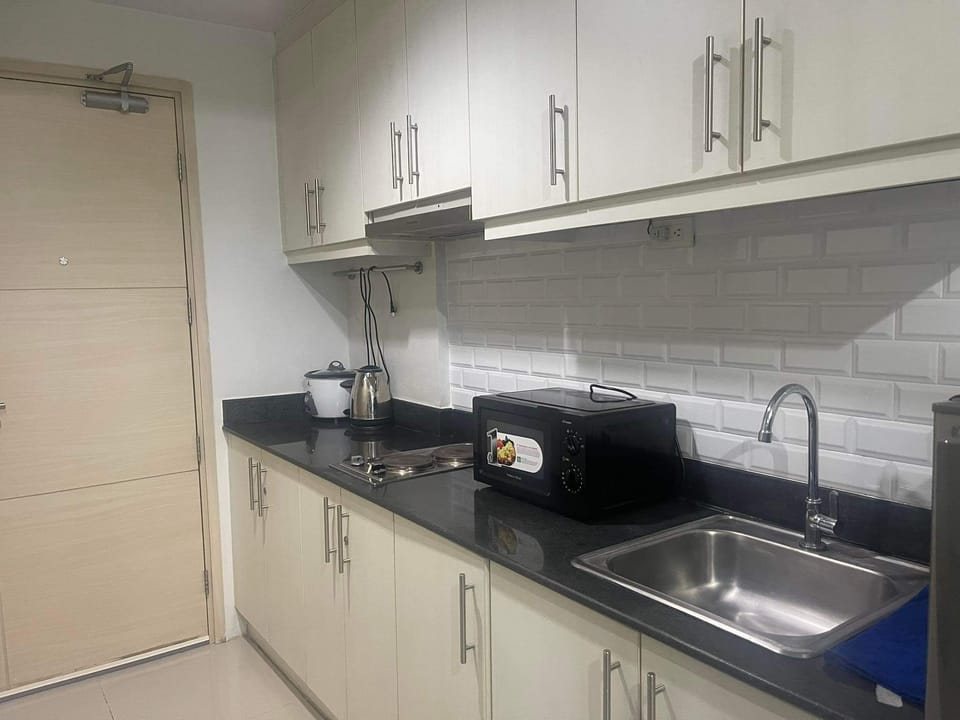 Condo, 1 Bedroom, Non Smoking | Private kitchen