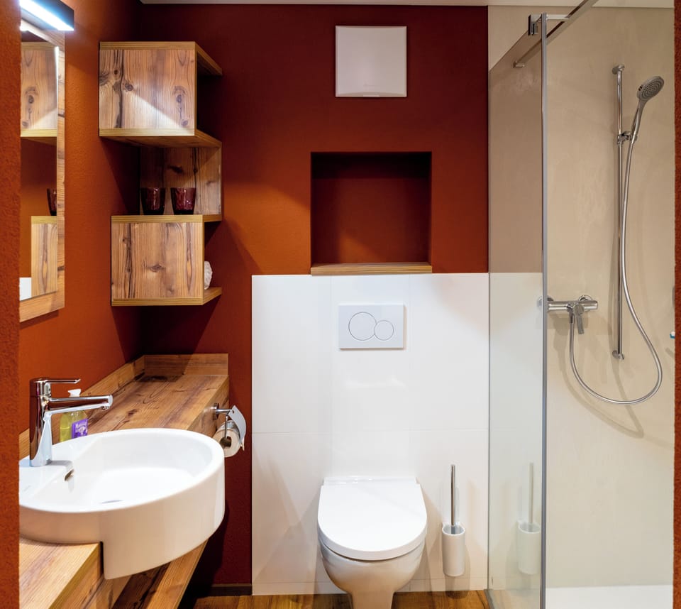 Comfort Double or Twin Room, Balcony | Bathroom | Shower, hair dryer, towels, soap