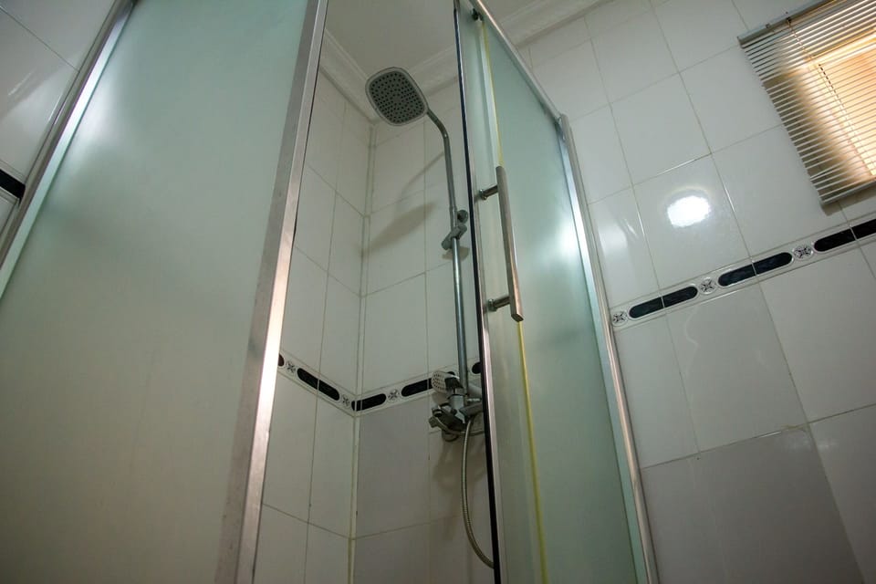 Shower, rainfall showerhead, towels