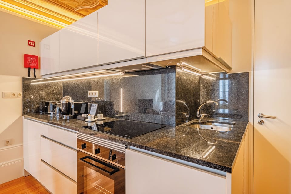 Classic Studio | Private kitchen | Mini-fridge, microwave, oven, stovetop