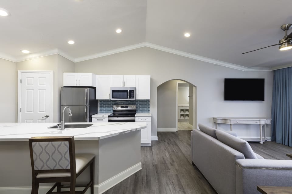 Deluxe Villa, 1 Bedroom, Lake View | Private kitchen | Fridge, microwave, oven, stovetop