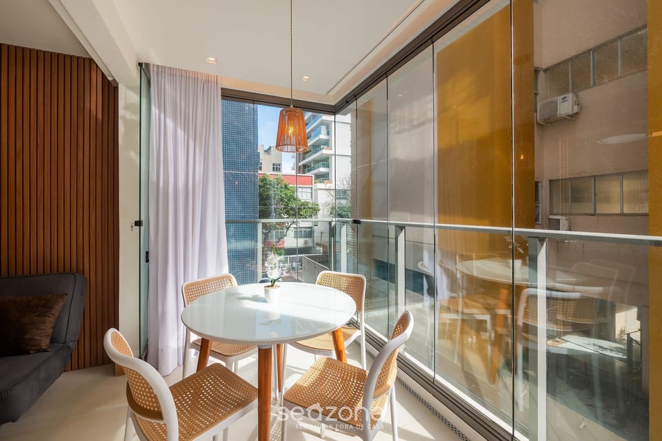 Basic Apartment | Dining