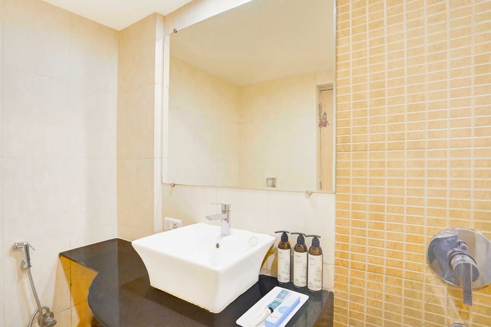 Towels, soap, shampoo, toilet paper
