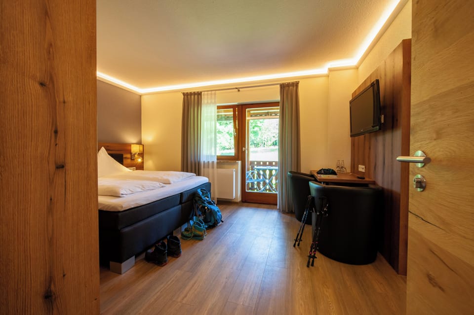 In-room safe, desk, free WiFi