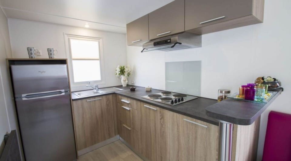 Comfort Mobile Home, 4 Bedrooms | Private kitchen | Fridge, microwave, coffee/tea maker, highchair