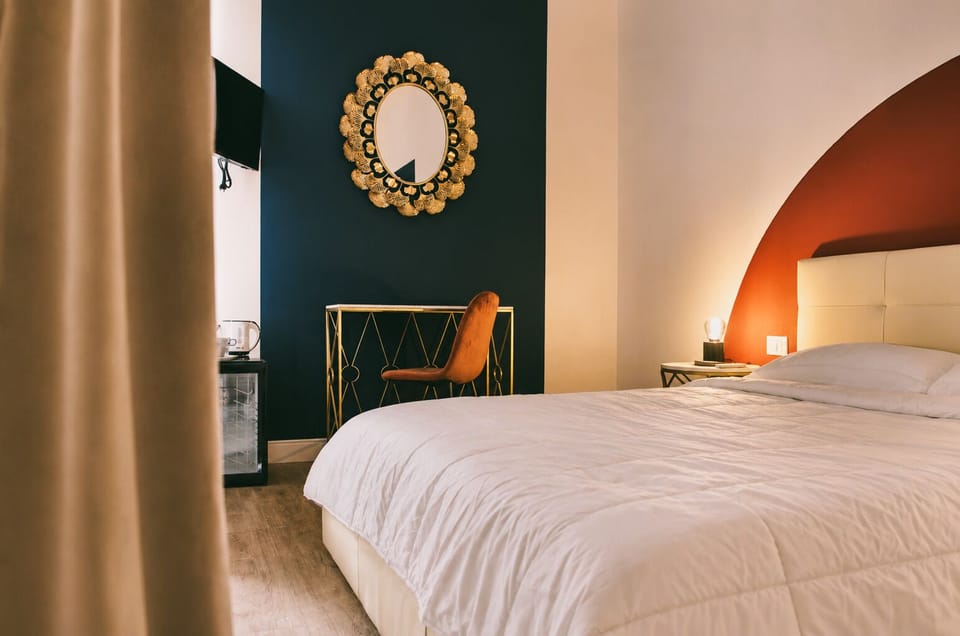 Double Room, 1 Double Bed, Private Bathroom | Minibar, in-room safe, desk, laptop workspace