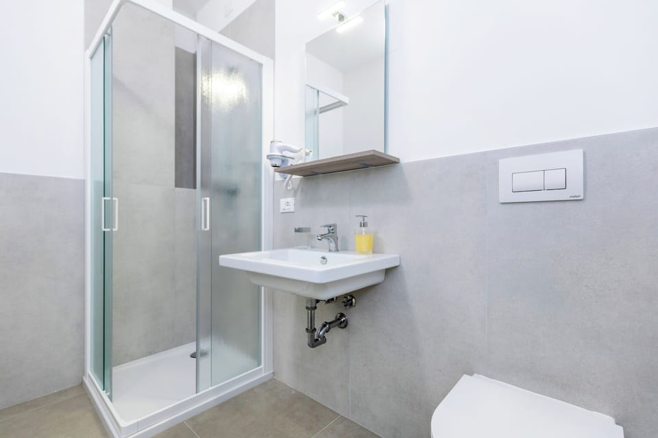 Shower, free toiletries, hair dryer, towels
