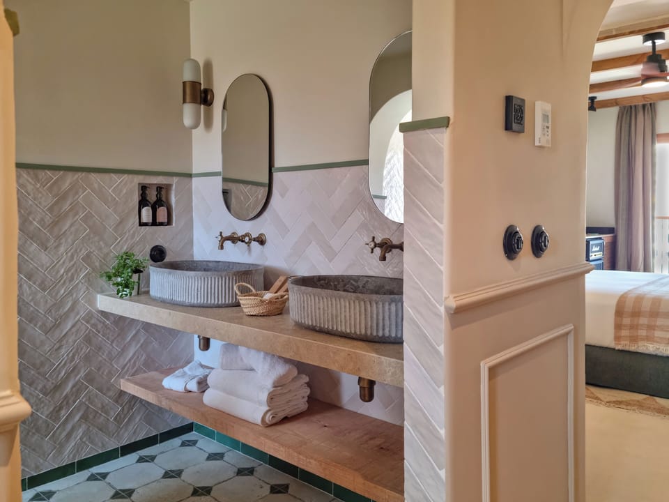Junior Suite, Balcony, Sea View | Bathroom | Free toiletries, hair dryer, towels, soap