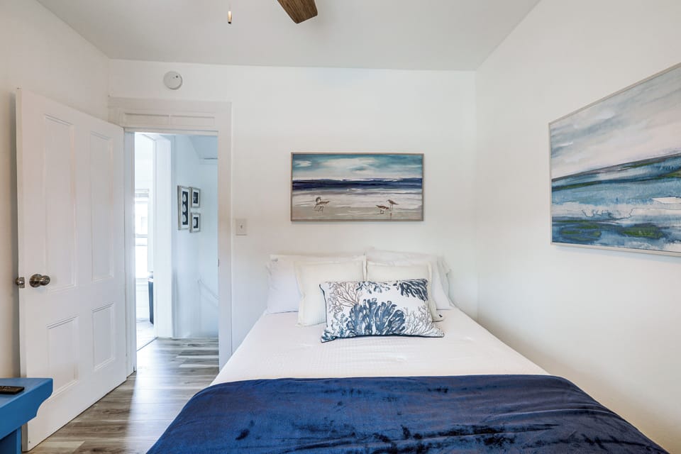 Stroll to Ocean Grove Boardwalk & Beach: Sleek Apt Apartment in Ocean Grove
