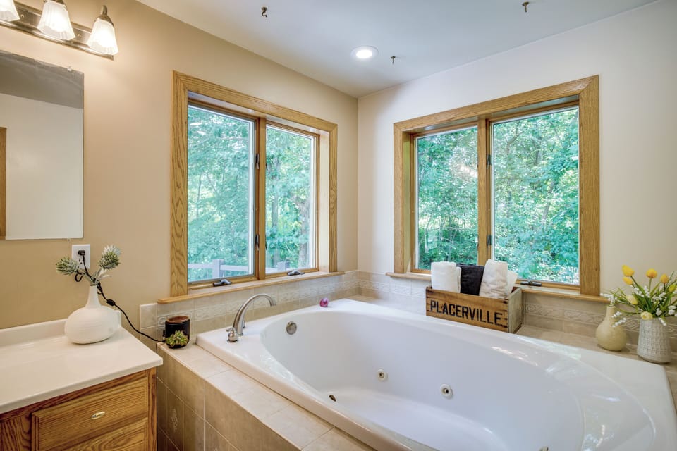 Spacious Family Villa w/ Decks in Chilton! Villa in Lake Winnebago