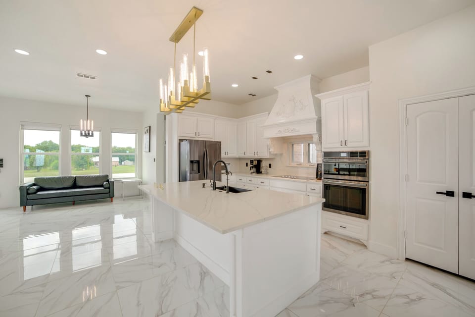 House (5 Bedrooms) | Interior