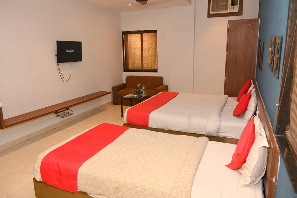 Family Room, 2 Double Beds, Smoking | Desk, WiFi (free)