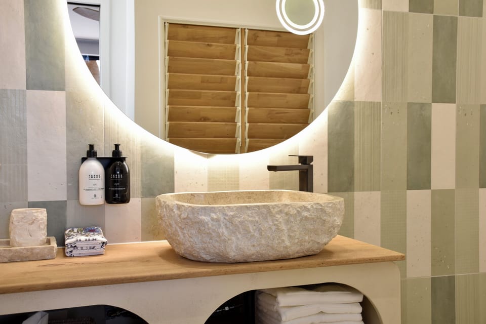 Deluxe Double or Twin Room, Pool View (Terre de Jade) | Bathroom | Shower, hair dryer, towels, soap