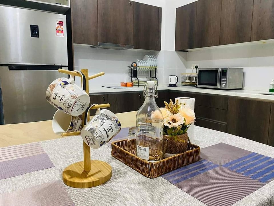 Condo, 2 Bedrooms, Balcony, City View | Private kitchen