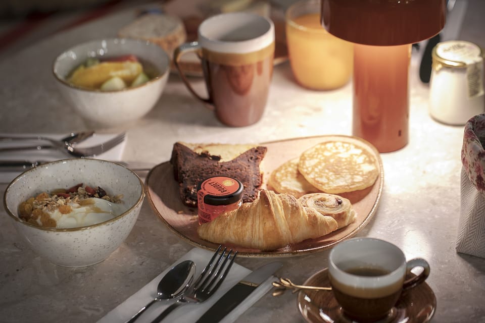 Daily buffet breakfast for a fee