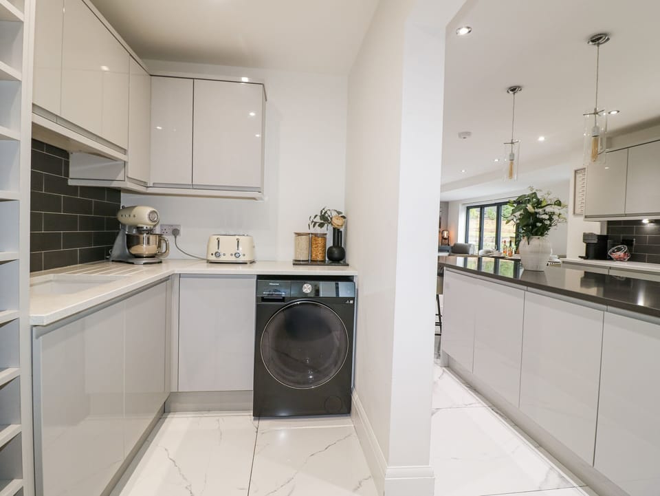 Fridge, microwave, dishwasher, toaster