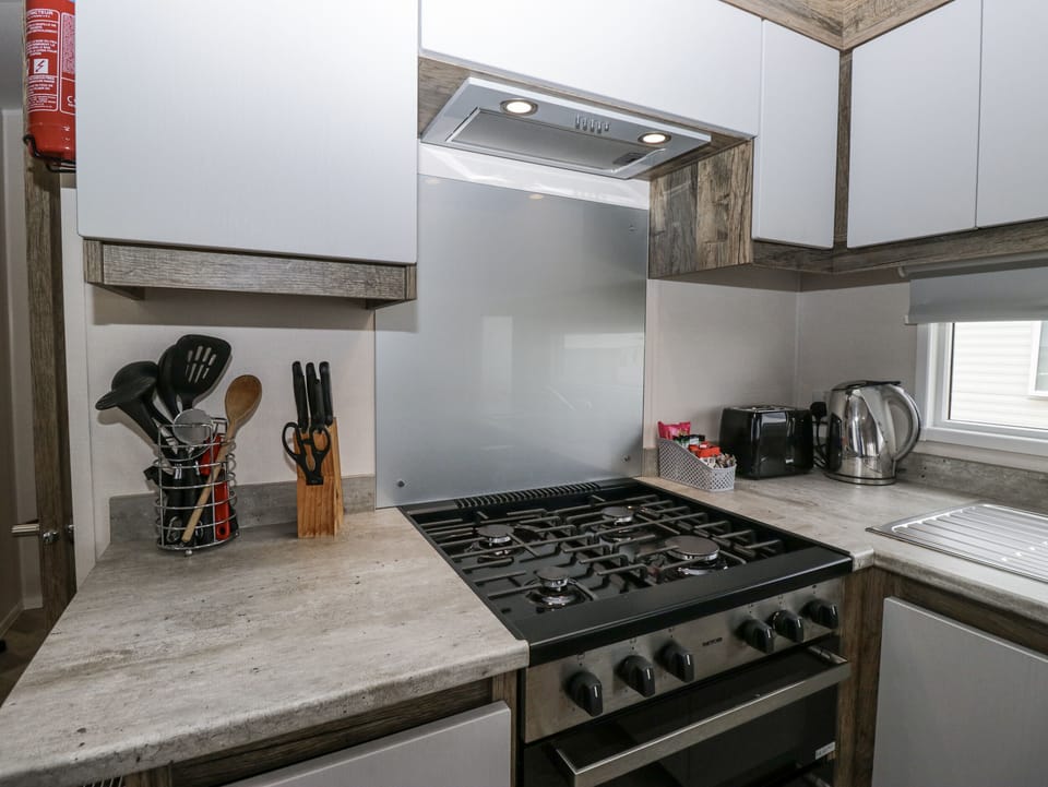 Cookware/dishes/utensils