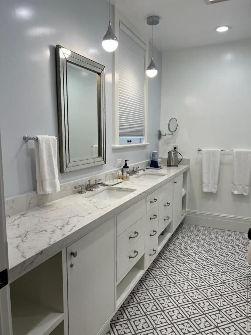 Shower, hair dryer, bathrobes, towels