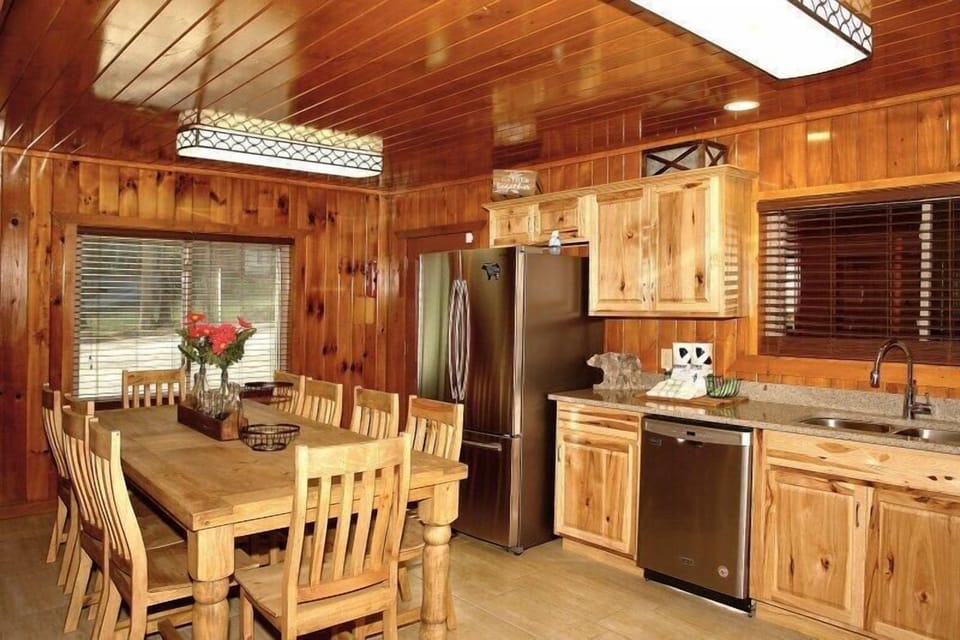 House, Multiple Beds, Hot Tub, Garden View (Laurel Manor) | Dining
