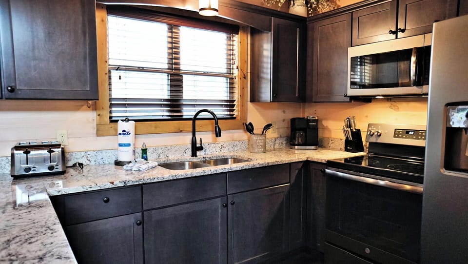 House, Multiple Beds, Balcony, Garden View (Suite Retreat) | Private kitchen