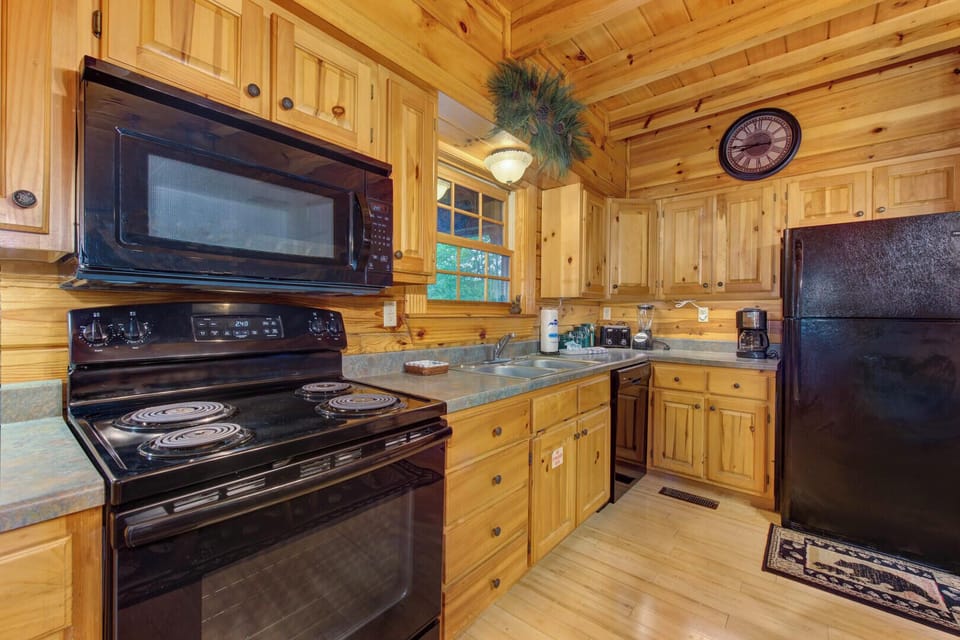 Cabin, Multiple Beds, Pets Not Allowed, Mountain View (LeConte Lookout) | Private kitchen