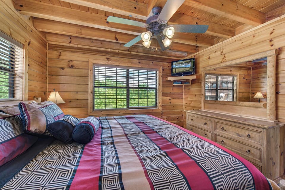 House, Multiple Beds, Balcony, Mountain View (Rejuvenation) | 2 bedrooms, individually decorated, individually furnished, bed sheets