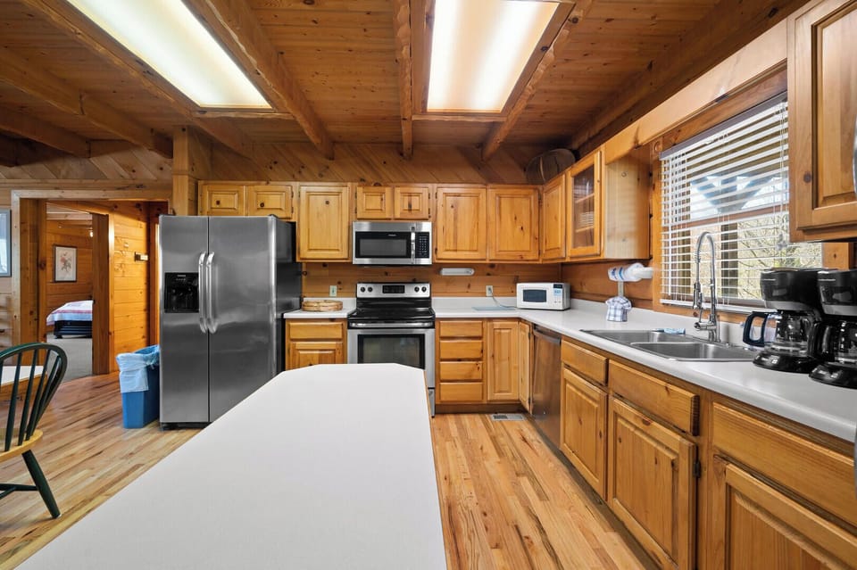Cabin, Multiple Beds, Hot Tub, Garden View (Country Pines Lodge) | Private kitchen