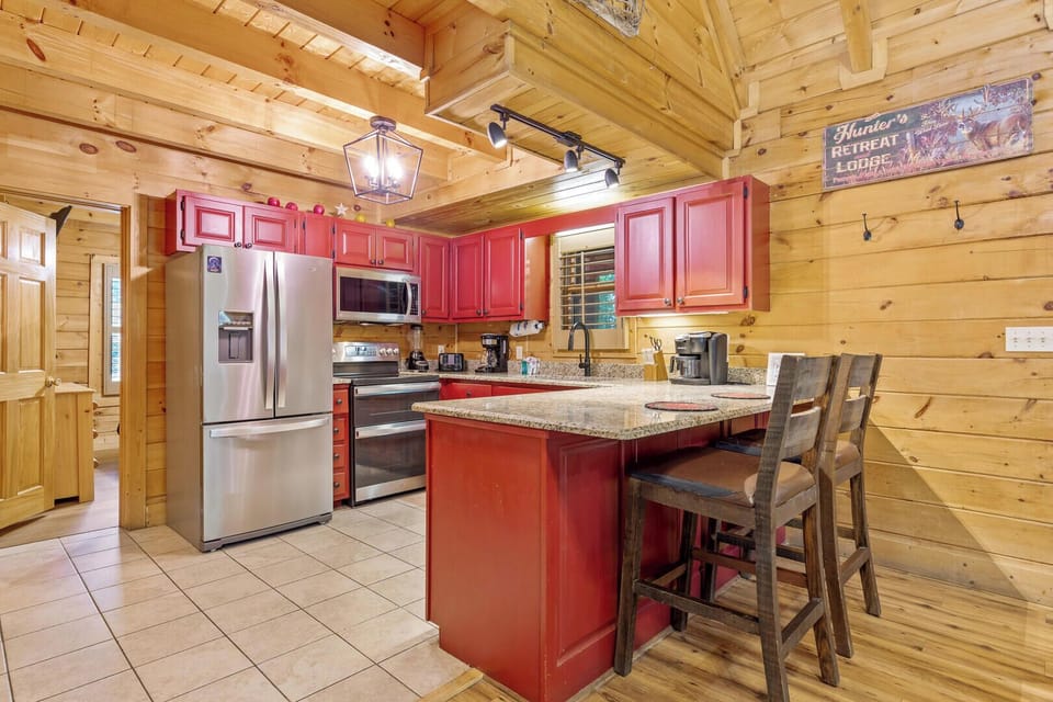 House, Multiple Beds, Hot Tub, Garden View (Mountain Charm) | Private kitchen